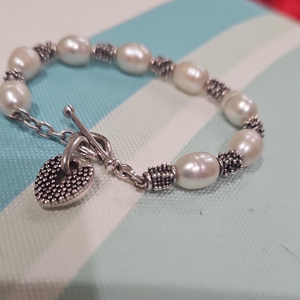 Elegant Silver and White Pearl Bracelet - Picture 4 of 5